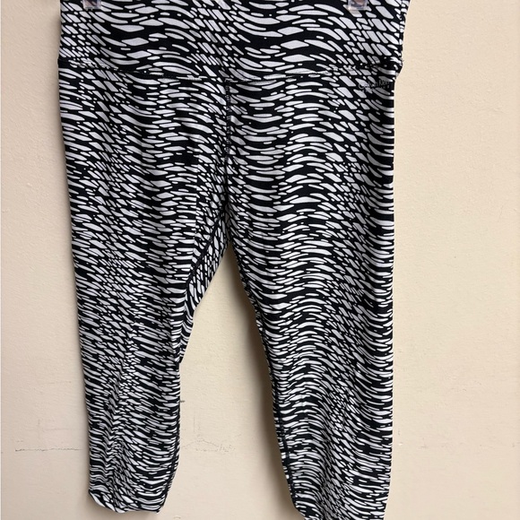 Black and White Patterned Leggings - Picture 1 of 4